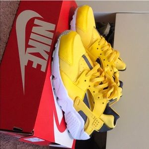 Like new yellow huaraches